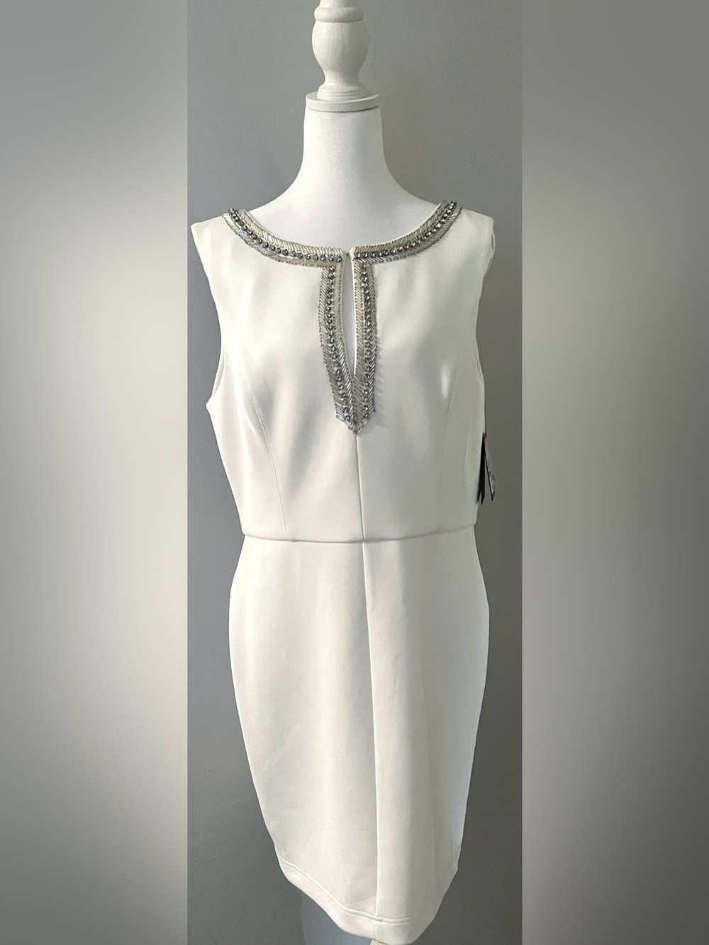 Vince Camuto NWT Size 12 Sleeveless White Embellished V-Neck Dress